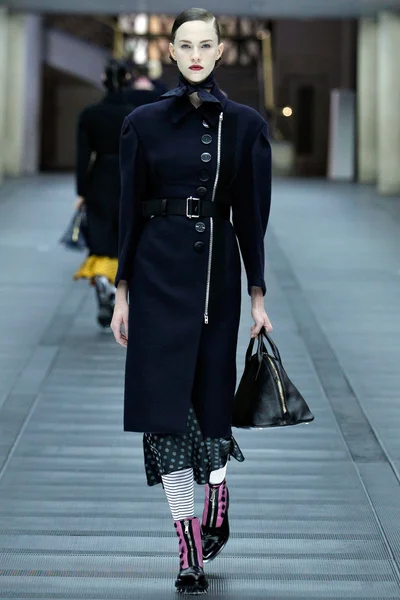 Look 19
